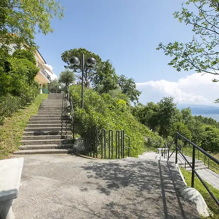 Casa Spiaggia Romantica A Манерба-дель-Гарда